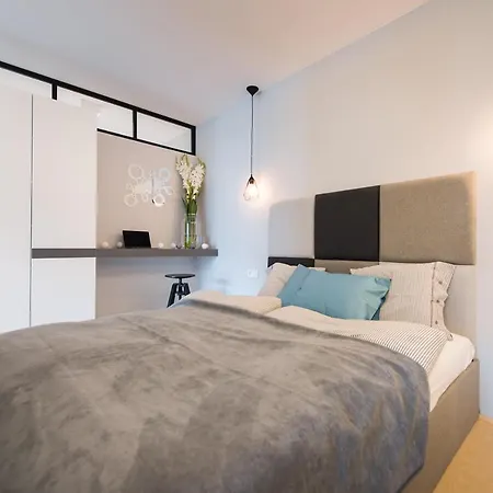 Premium Apartment For Old Town & Jewish Quarter - Balcony Plus Pool Onsite Krakow Exterior photo