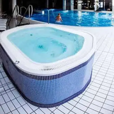 Premium Apartment For Old Town & Jewish Quarter - Balcony Plus Pool Onsite Krakow Exterior photo